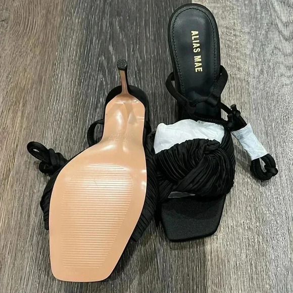 New Alias  Mae Mina Satin Heel - Picture 4 of 4